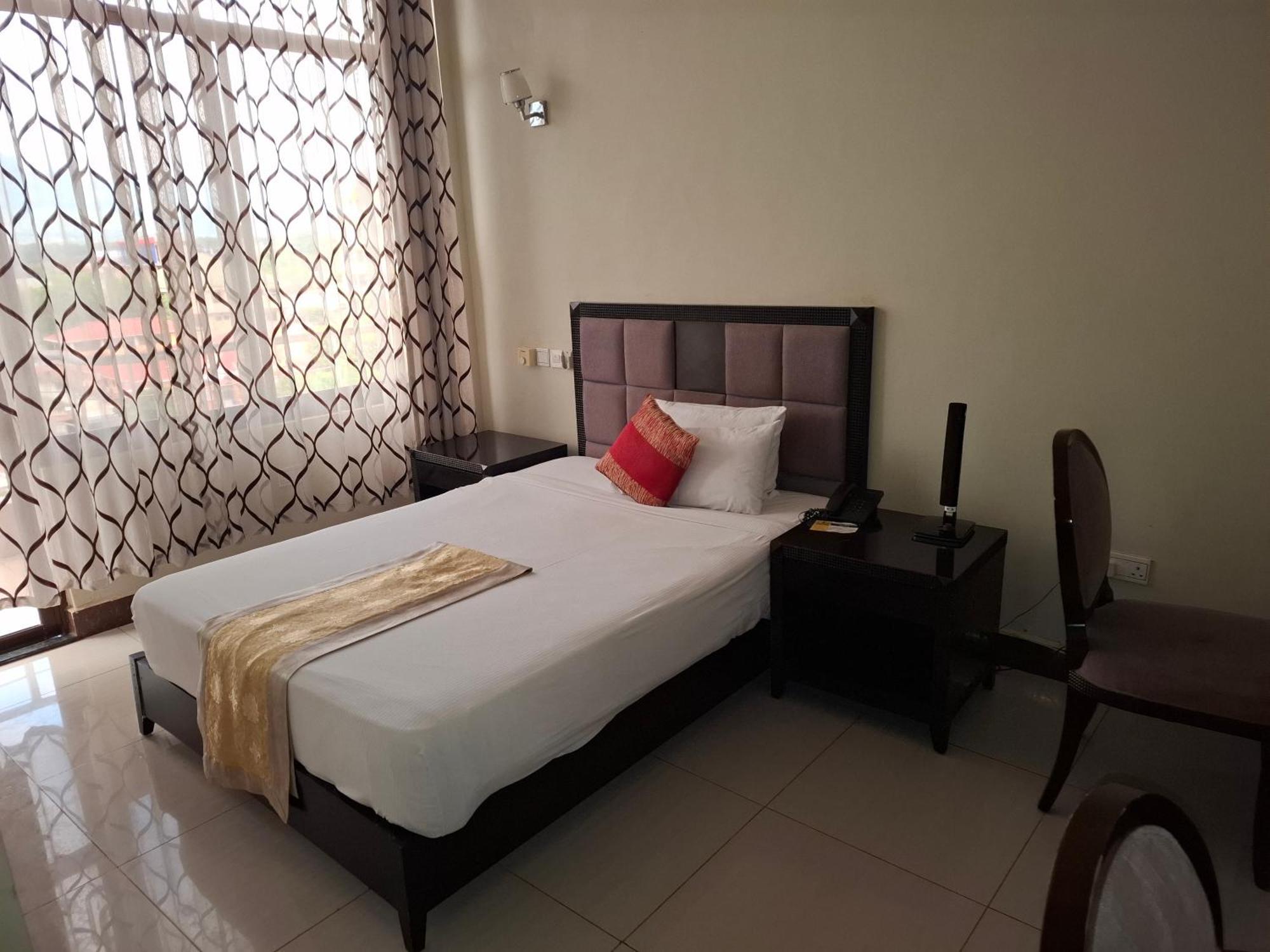 Flomi Hotel Morogoro エクステリア 写真